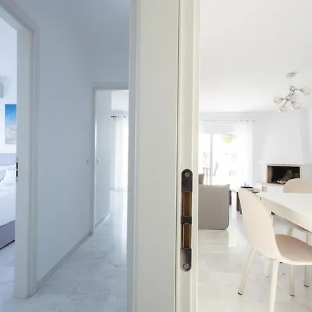Elegant Coastal Haven Fully Renovated 3-Bedroom Apartment Athens Exterior photo