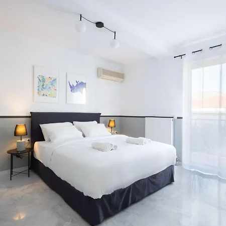 Elegant Coastal Haven Fully Renovated 3-Bedroom Apartment Athens Exterior photo