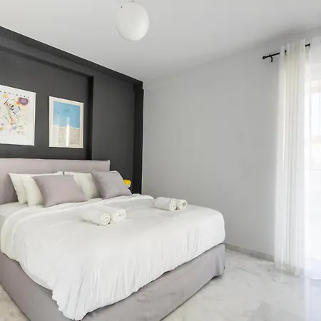 Elegant Coastal Haven Fully Renovated 3-Bedroom Apartment Athens Exterior photo