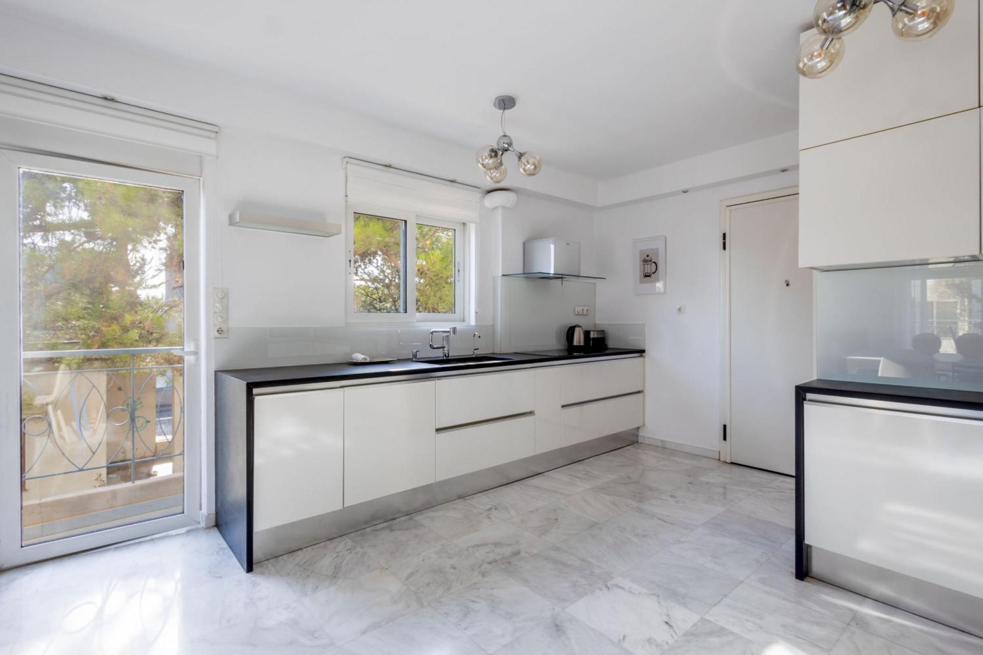 Elegant Coastal Haven Fully Renovated 3-bedroom *
