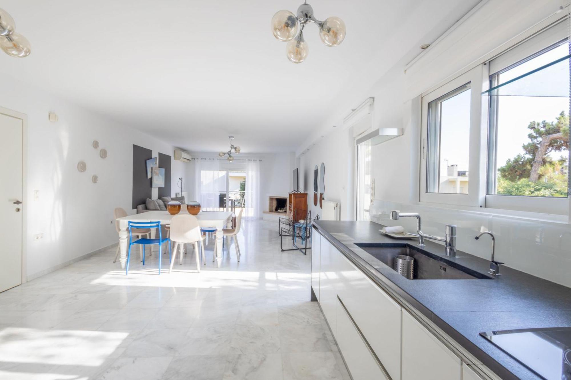 Appartement Elegant Coastal Haven Fully Renovated 3-bedroom Athènes