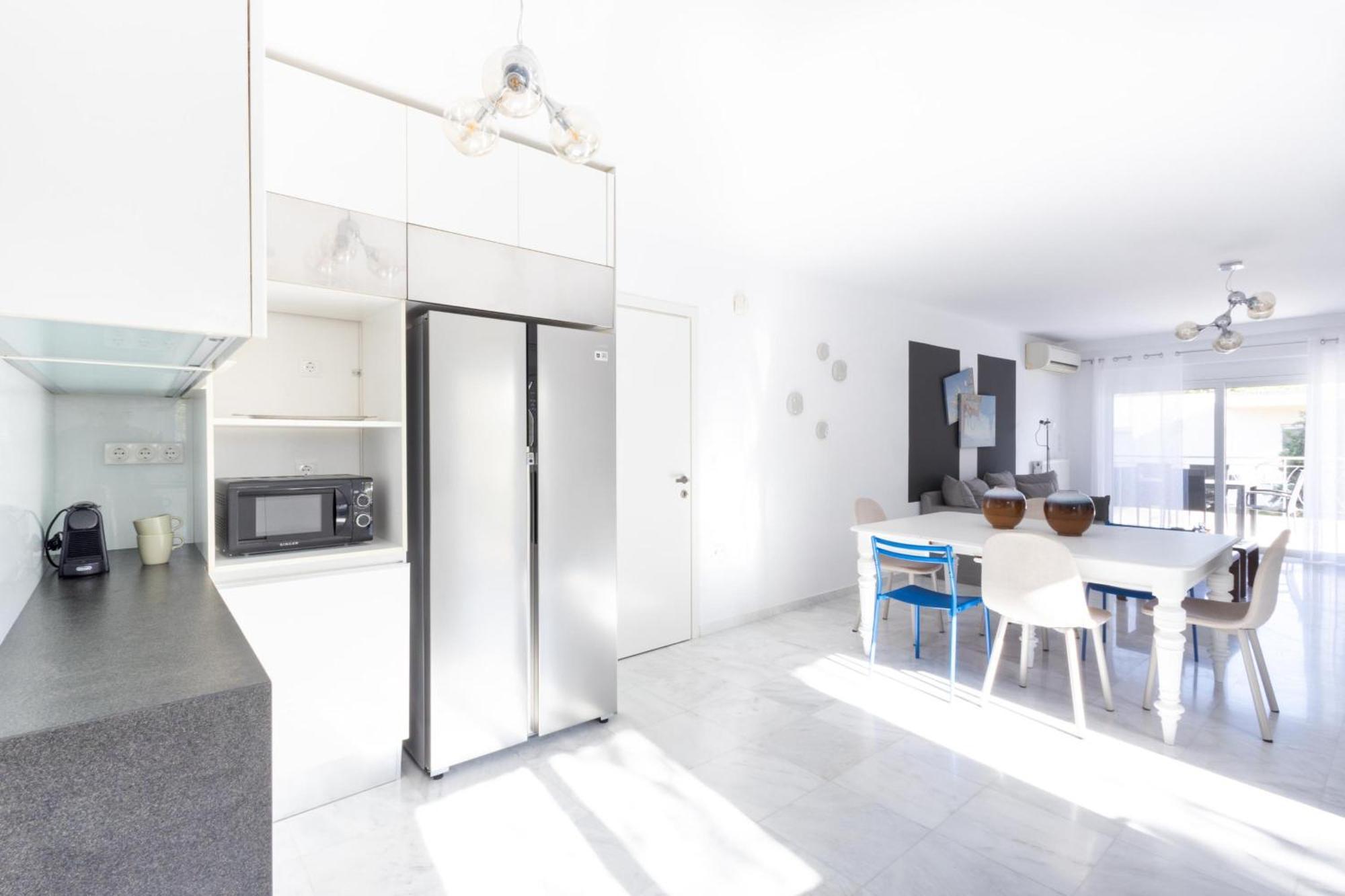 Elegant Coastal Haven Fully Renovated 3-bedroom Appartement *