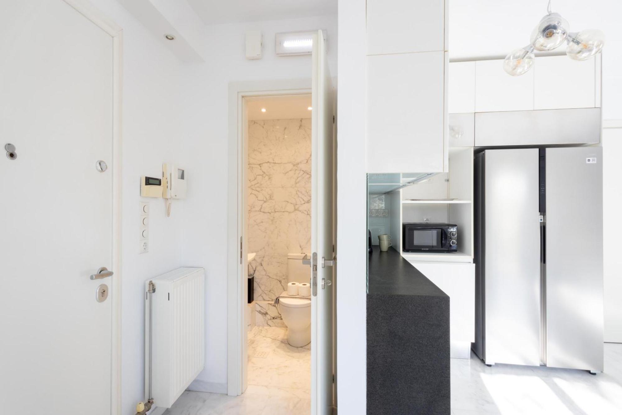 Elegant Coastal Haven Fully Renovated 3-bedroom Appartement Athènes