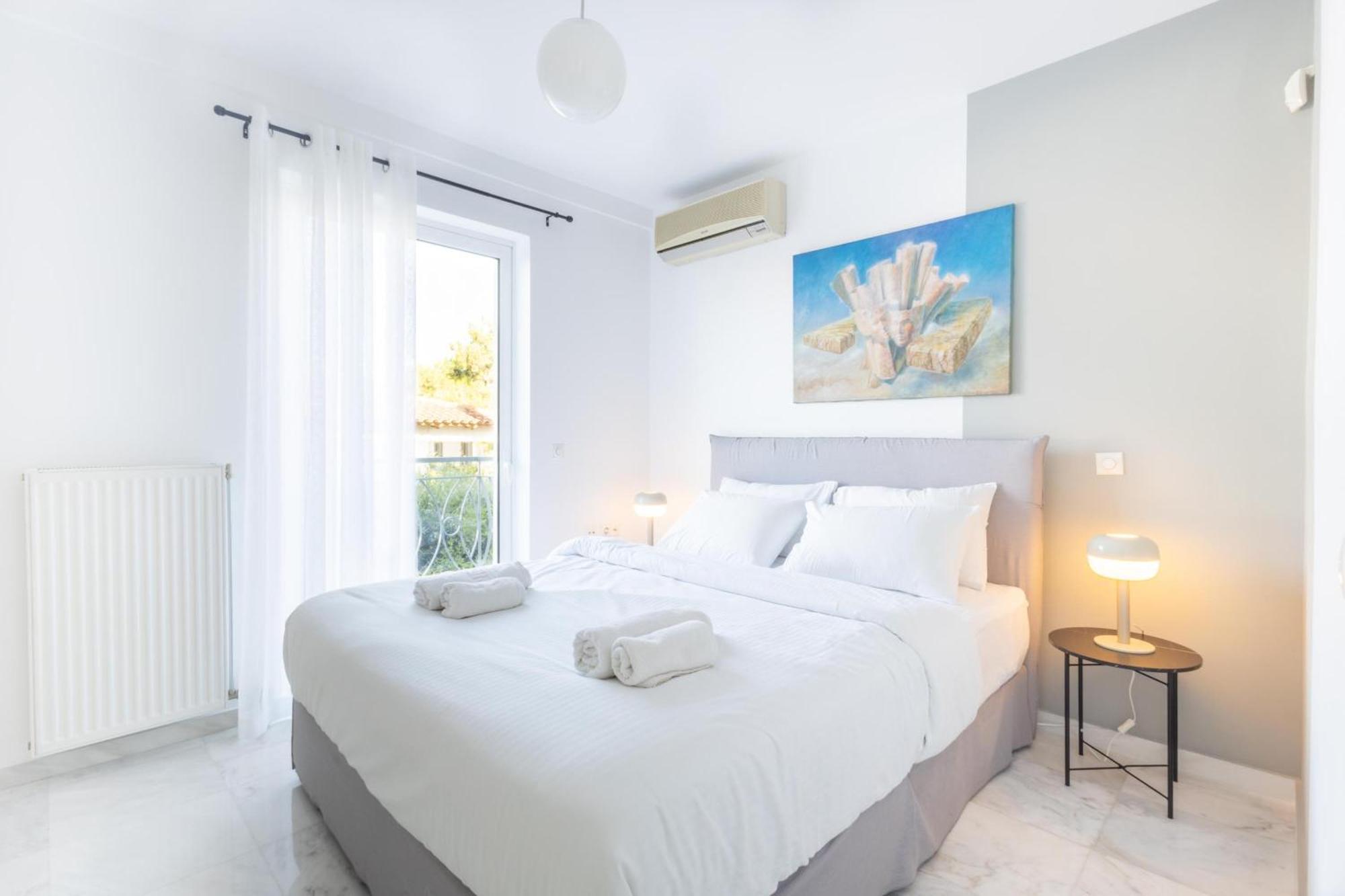Elegant Coastal Haven Fully Renovated 3-bedroom Athènes