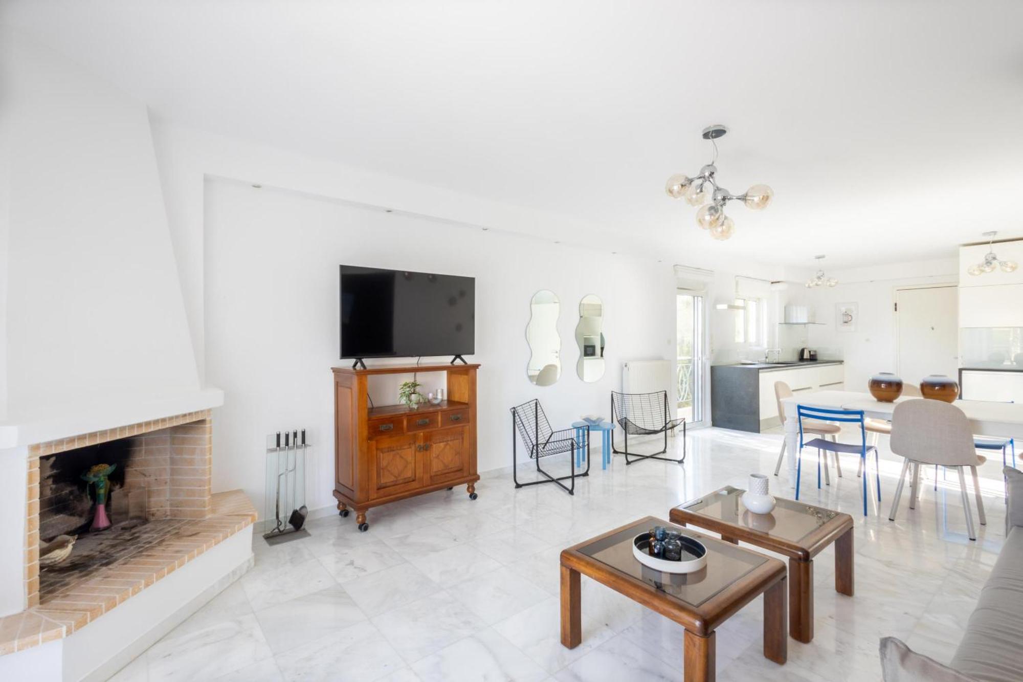 Apartment Elegant Coastal Haven Fully Renovated 3-bedroom Athens