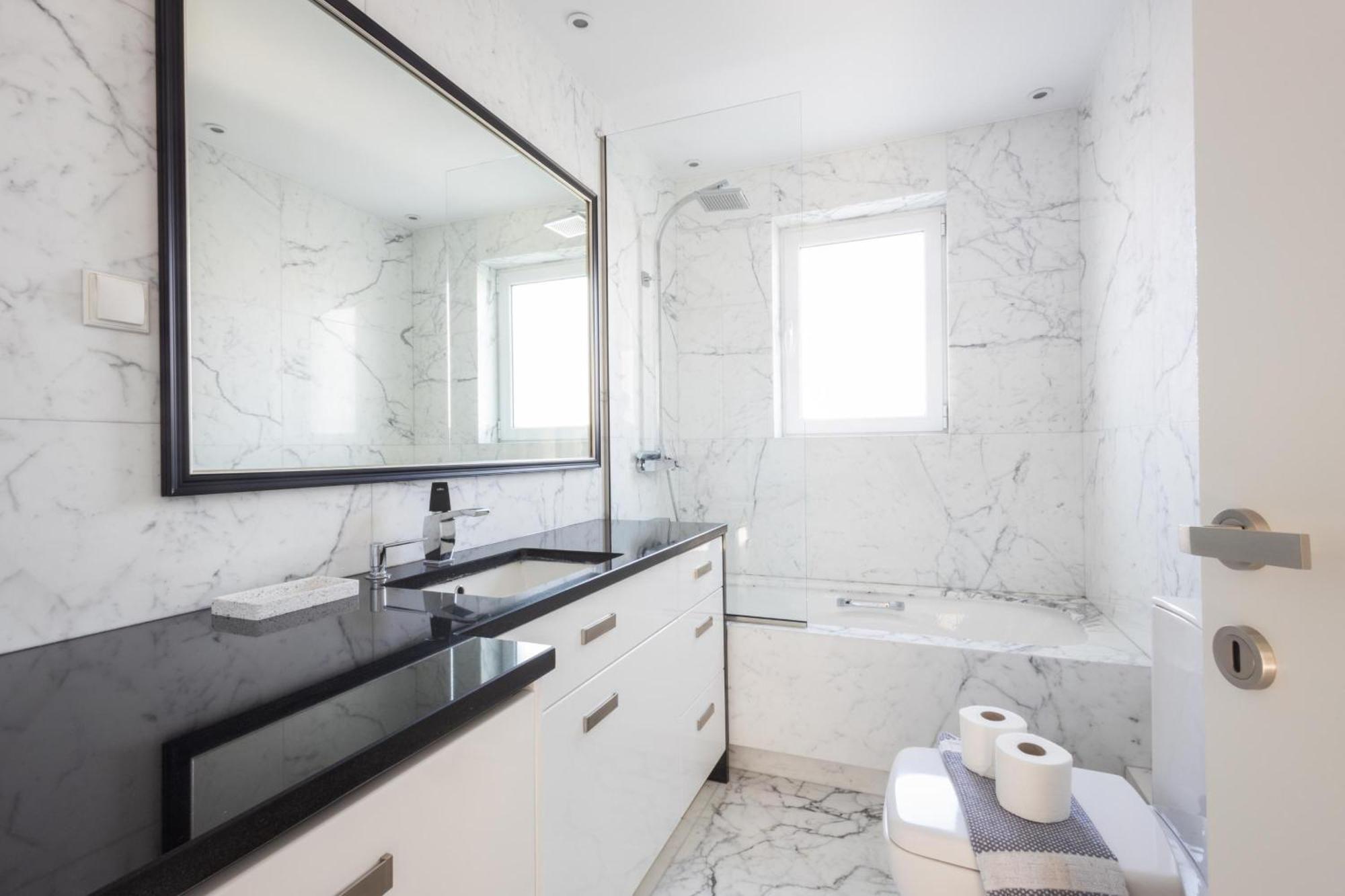 Elegant Coastal Haven Fully Renovated 3-bedroom Athens