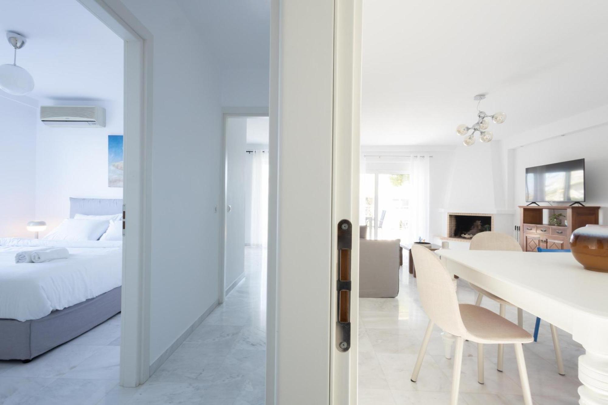 Elegant Coastal Haven Fully Renovated 3-bedroom Apartment